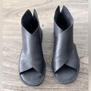 Born IWA Leather Sandal EUC Size 8